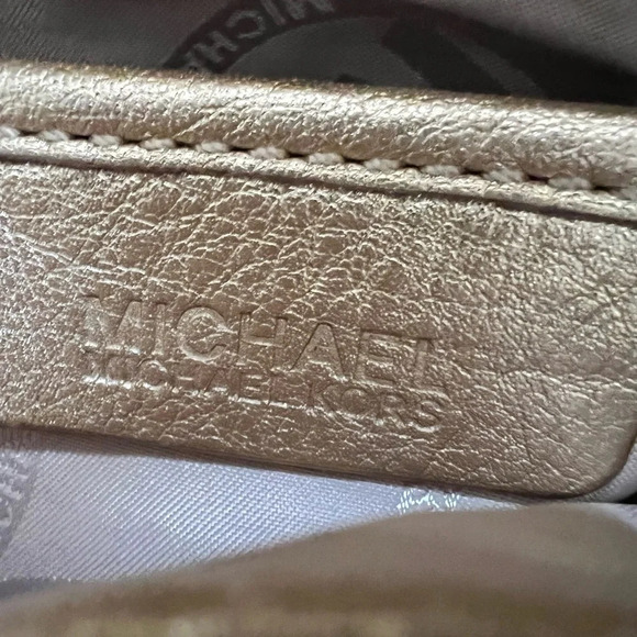 Michael Kors Gold Leather Shoulder Bag. Large bag has shoulder strap also - Picture 5 of 7
